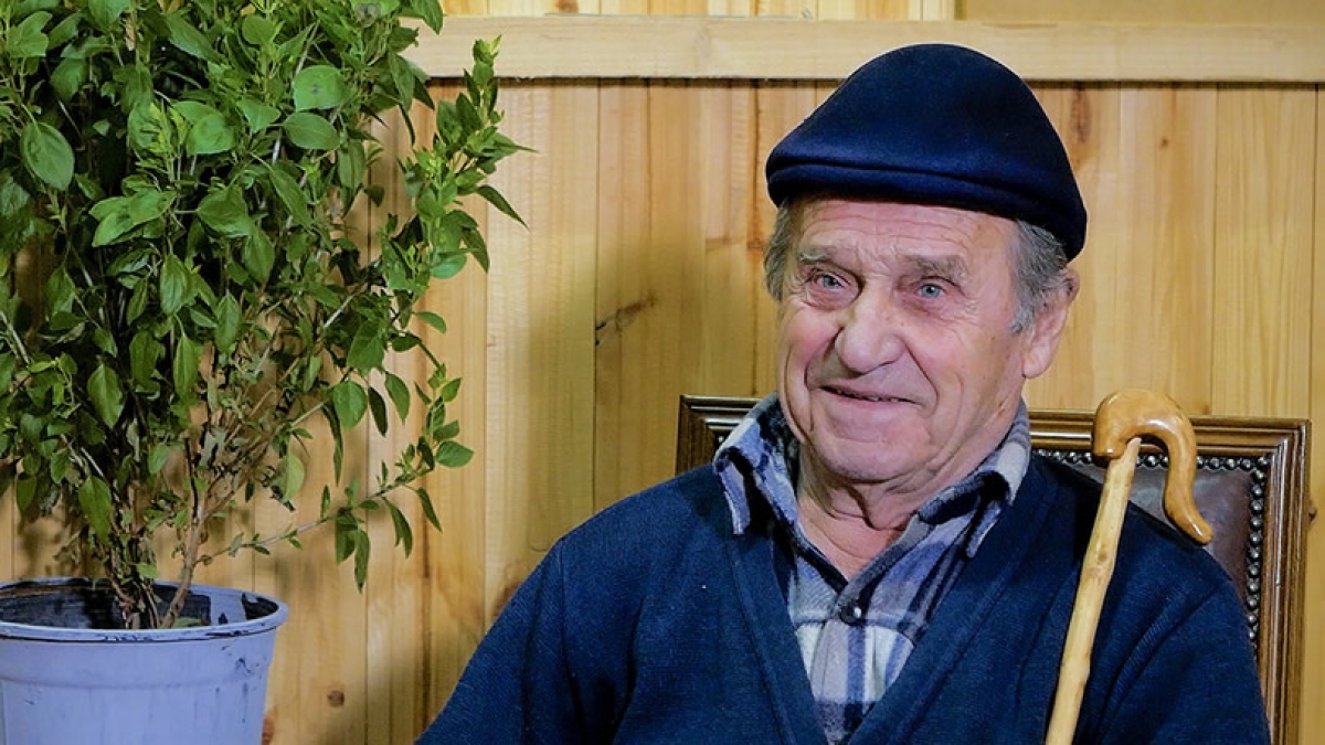 Άνθρωποι μονάχοι | Ιστορίες ζωής από τον παππού Θανάση (Βίντεο)