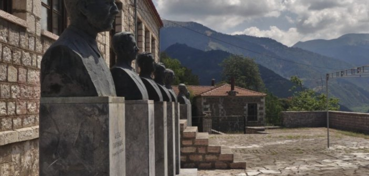 Βίνιανη Ευρυτανίας: Το χωριό-σύμβολο της Εθνικής Αντίστασης απομένει βουβό και έρημο