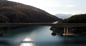 Οι επιβλητικές γέφυρες της λίμνης Κρεμαστών (φωτο-video)