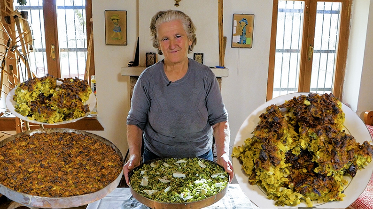Παραδοσιακό λαχανόψωμο Αγράφων | Greek food | Βίντεο