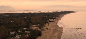Η χειμωνιάτικη έρημη παραλία του Λούρου (video)