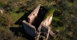 Βίντεο: Πύργος του Μουχτάρ, μύθοι και αλήθειες λίγο έξω από το Αγρίνιο