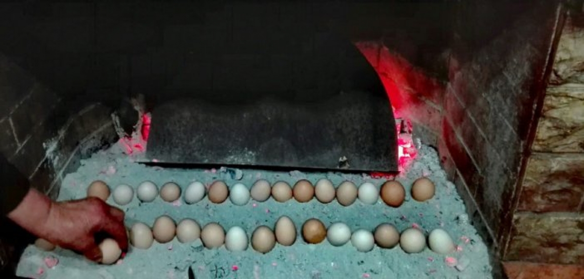 Αυγά στην χόβολη: Ένα έθιμο που κρατάνε ακόμη στη Ποταμούλα Αγρινίου