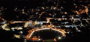 Ναύπακτος: Μαγευτικές εικόνες με τα νέα φώτα του λιμανιού της από ψηλά