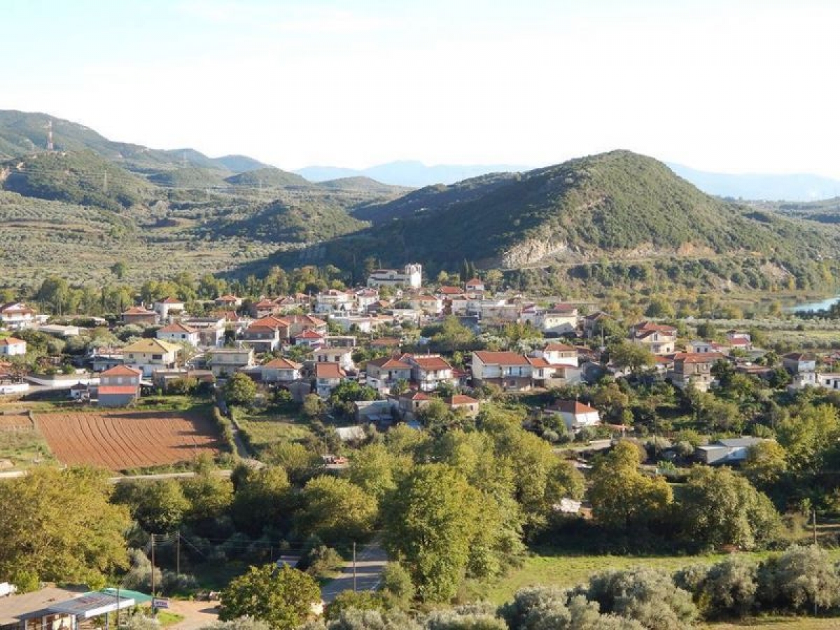 Καστράκι Αγρινίου: Ένα αμφιθεατρικό χωριό με μια γαλήνια θέα προς τον Αχελώο