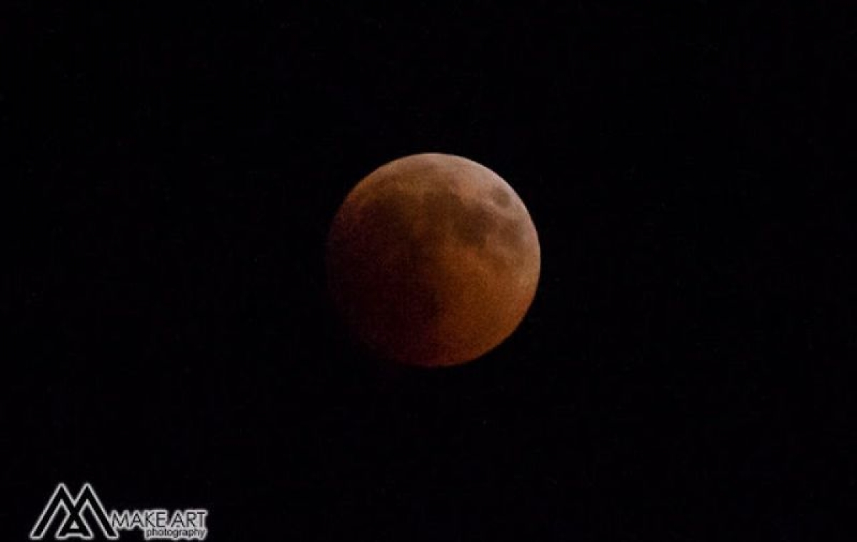 To «ματωμένο φεγγάρι» στον ουρανό του Αστακού (φωτο)