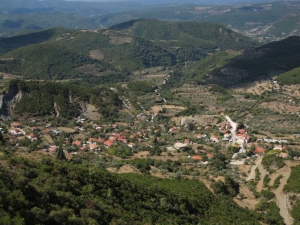 1944 Κυπάρισσος (Ορεινή Τριχωνίδα): Οι θηριοδίες των Ναζί στο χωριό στις επιχειρήσεις εκκαθάρισης λίγο πριν την αποχωρησή τους!