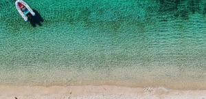 Βαθυαβάλι: Η παραλία της Αιτωλοακαρνανίας που θυμίζει εξωτικό νησί (βίντεο)