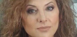Ιουλία Ιωάννου: Η Αγρινιώτισσα συγγραφέας που «ταξιδεύει σε περισσότερες ζωές» (www.protothema.gr)