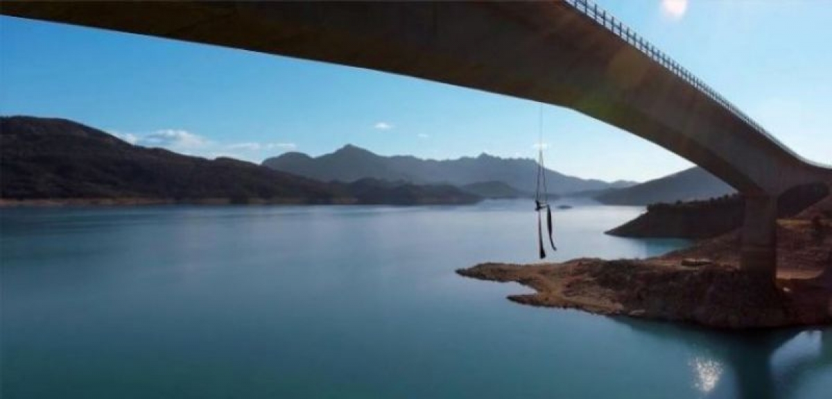Nέα εκπληκτική performance της K. Σολδάτου: Mετά το Ρίο – Αντίρριο χορεύει κρεμασμένη από τη γέφυρα της Τατάρνας (ΔΕΙΤΕ ΦΩΤΟ +VIDEO)