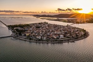 Το Αιτωλικό από ψηλά: Ένα κόσμημα μέσα στη λιμνοθάλασσα (εικόνες)