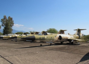 Το υπαίθριο μουσείο αεροπλάνων του Αγρινίου…