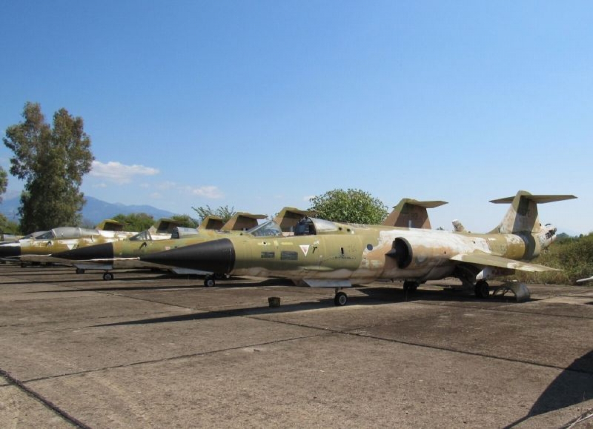 Το υπαίθριο μουσείο αεροπλάνων του Αγρινίου…