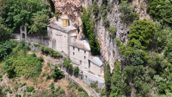 Η Μονή Παναγίας Στάνας στα Άγραφα (βίντεο)