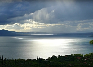 Η Τριχωνίδα μετά την βροχή (Βίντεο)