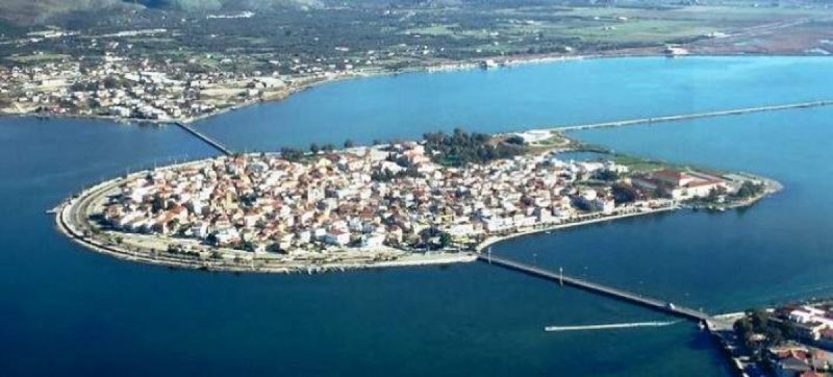 Drone πάνω από το Αιτωλικό: Η «πλωτή» πόλη καταμεσής της λιμνοθάλασσας του Μεσολογγίου [βίντεο] (www.iefimerida.gr)