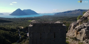 Πετώντας πάνω από την Αρχαία Αλυζία (βίντεο)