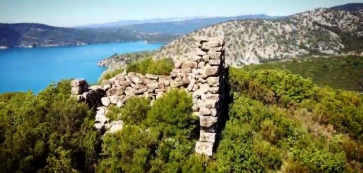 Ο Πύργος του Ακροποτάμου στα Αμπέλια Παρακαμπυλίων (βίντεο)