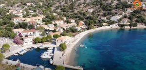 Καστός: Ταξιδεύοντας σε ένα από τα μικρότερα κατοικήσιμα νησιά της Ελλάδας (Video)