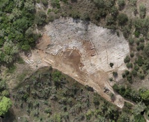 Η Λευκάδα έχει το αρχαίο θέατρο της μετά από συστηματικές ανασκαφές - Ο ρόλος της Ολυμπίας Βικάτου 9.Αεροφωτογραφία-του-θεάτρου-από-Β.-768x630