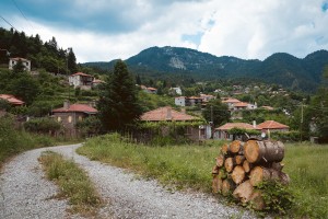 Ορεινή Ναυπακτία: Το ησυχαστήριο στην Eλατού με τα πανέμορφα δασικά μονοπάτια (www.travel.gr)