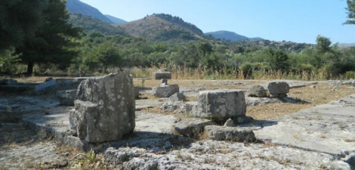 O ναός του Διός Καραού στην αρχαία πόλη του Αστακού