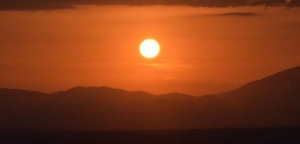 Μοναδικό το χθεσινό ηλιοβασίλεμα από το Πετροχώρι (φωτο + βίντεο)