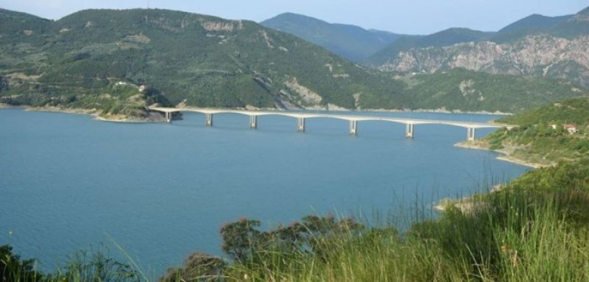 Εικόνες από την λίμνη των Κρεμαστών στην περιοχή της γέφυρας της Επισκοπής