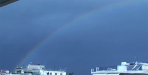 Το τεράστιο ουράνιο τόξο που «σκέπασε» χθες το Αγρίνιο (VIDEO)