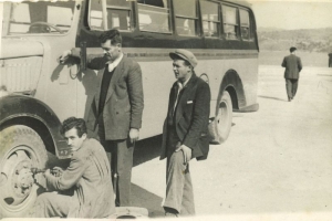 Στέλιος Ε. Πρεβεζάνος (1909-1987) - Ταξιδεύοντας με το παλιό λεωφορείο του ΚΤΕΛ