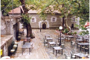 Η Άμπλιανη, το ιστορικό χωριό της Ευρυτανίας αποτελεί ένα πραγματικό «ησυχαστήριο»