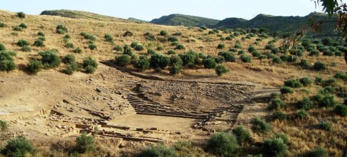 Γνωριμία με το Αρχαίο θέατρο Καλυδώνος - Ανακαλύφθηκε κατά τη διάρκεια εργασιών οδοποιίας (www.iefimerida.gr)