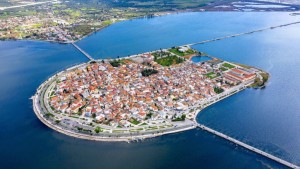 Ενα καλλιτεχνικό και περιβαλλοντικό εγχείρημα στο Αιτωλικό (www.kathimerini.gr)