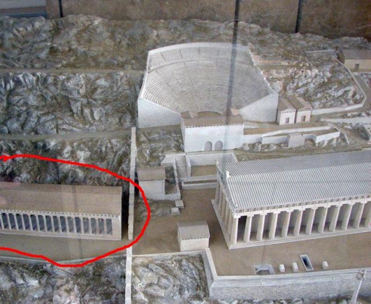 Το μεγαλειώδες κτίριο-οπλοστάσιο των Αρχαίων Αιτωλών στους Δελφούς