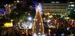 Αγρίνιο: Μαγικό βίντεο με τον στολισμό και το Χριστουγεννιάτικο δέντρο!