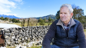 Η ζωή και η τέχνη του παππού Γιώργου | Η ιστορία ενός χτίστη με πέτρες | (Βίντεο)
