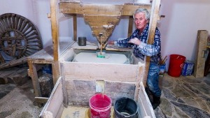 Ο τελευταίος νερόμυλος του χωριού | Ο μυλωνάς και τα μυστικά της πέτρας