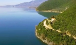 Τριχωνίδα: Το έρημο μοναστήρι της λίμνης με το παράξενο όνομα (www.exploringgreece.tv)