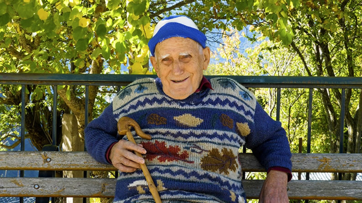 Ιστορίες ζωής από τον 93χρονο παππού Αριστοτέλη (Βίντεο)
