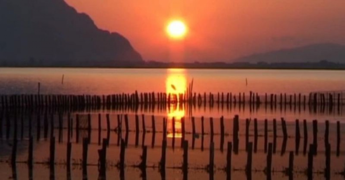 Η ανατολή του ηλίου στη Λιμνοθάλασσα Μεσολογγίου (video)