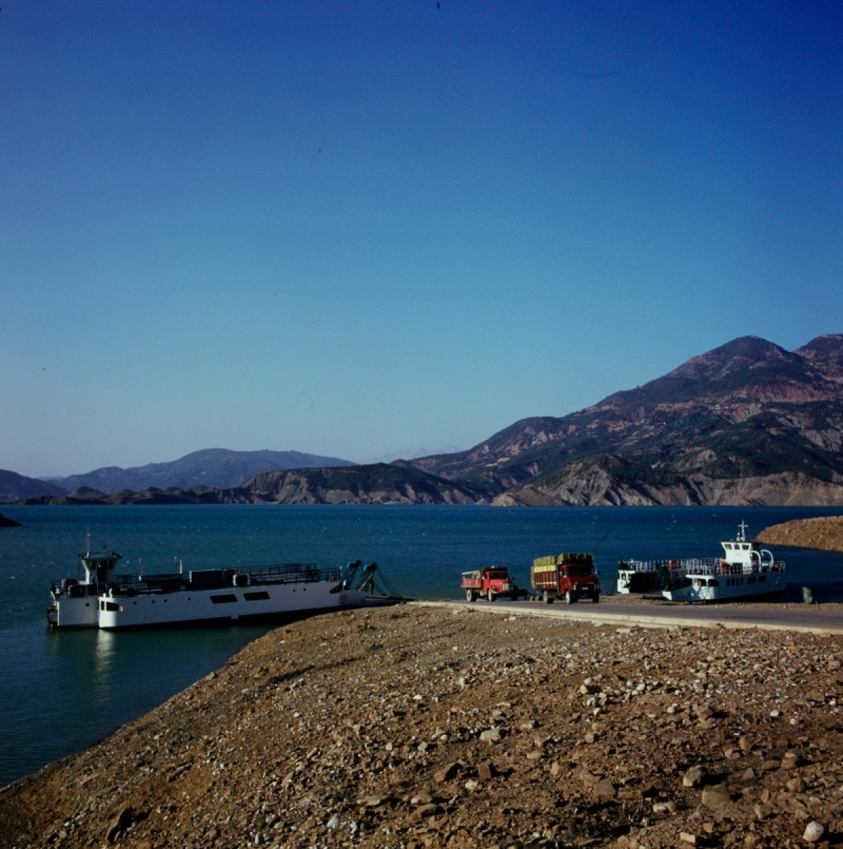 Λίμνη Κρεμαστών: Όταν είχε ferry boat αντί γέφυρας