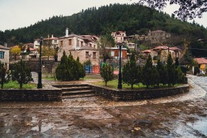 Τα χωριά του Βελουχίου: Πανέμορφα κρυμμένα μέσα στα έλατα