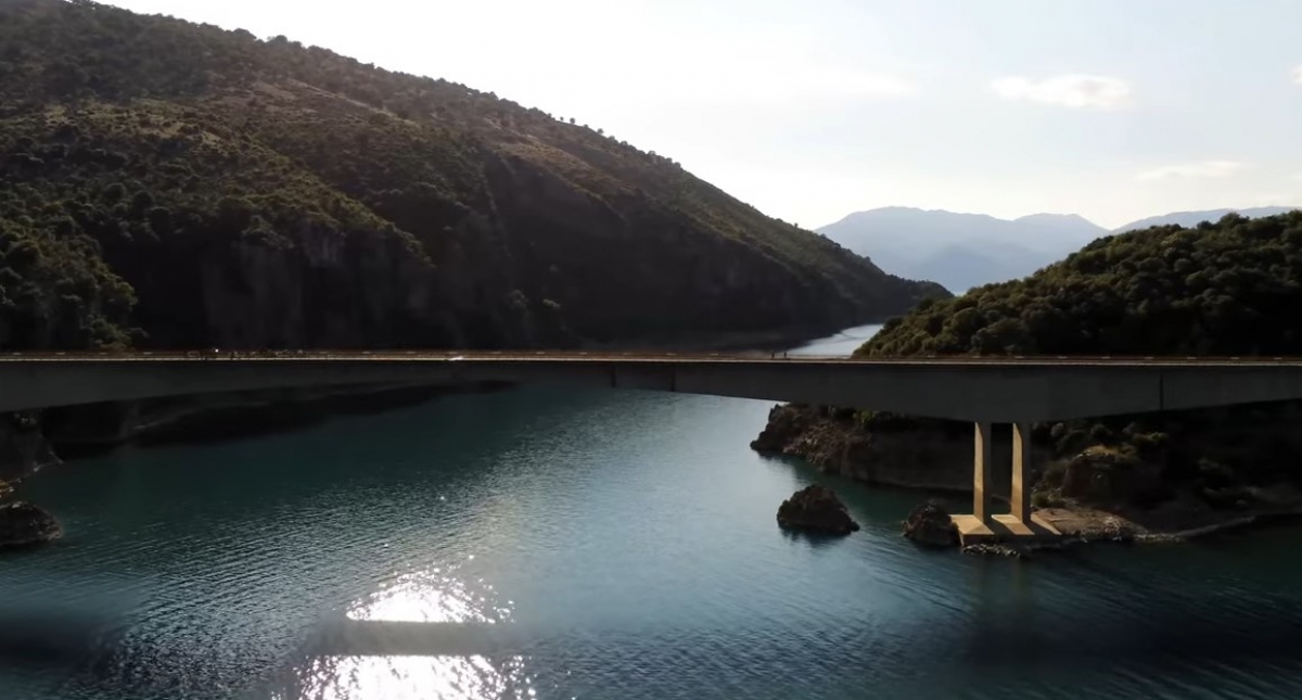 Οι επιβλητικές γέφυρες της λίμνης Κρεμαστών (φωτο-video)