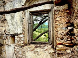 Μωρόσκλαβο: Το άγνωστο «χωριό-φάντασμα» του Θέρμου που σε μαγεύει