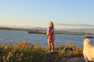 «Ένας κρυμμένος παράδεισος γαλήνης, φύσης και ιστορίας»: Η Λιμνοθάλασσα Μεσολογγίου της Μαρίας Πολύζου (www.travel.gr)