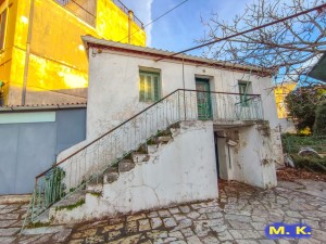 Βόνιτσα: Τα σπίτια που μοιάζουν να κοιμούνται αλλά.. θυμούνται