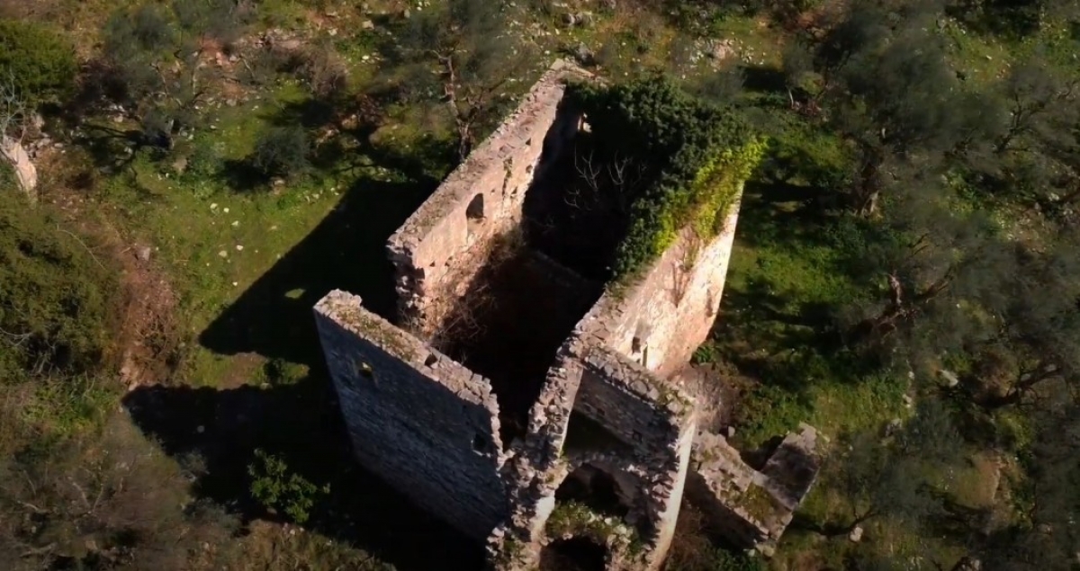 Βίντεο: Πύργος του Μουχτάρ, μύθοι και αλήθειες λίγο έξω από το Αγρίνιο
