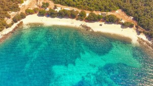 Η μαγευτική παραλία Ασπρογυάλι στον Αστακό