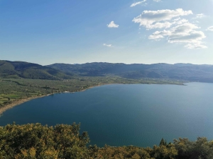 Τριχωνίδα, η γαλήνια λίμνη της Ελλάδας.  Μια εξαιρετική επιλογή για ανοιξιάτικη απόδραση (www.travel.gr)