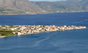 Μύτικας :Το μικρό ψαροχώρι της Ελλάδας που μοιάζει σαν να επιπλέει στο νερό (www.dinfo.gr)